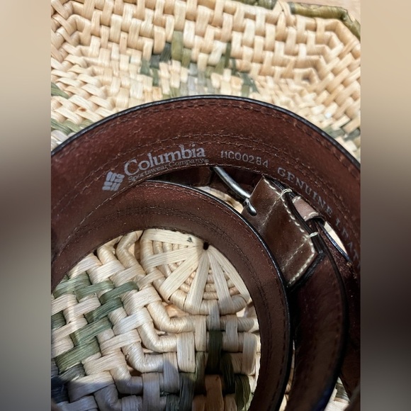 Men’s large extra large Columbia belt. Medium leather brown tones - Picture 3 of 6